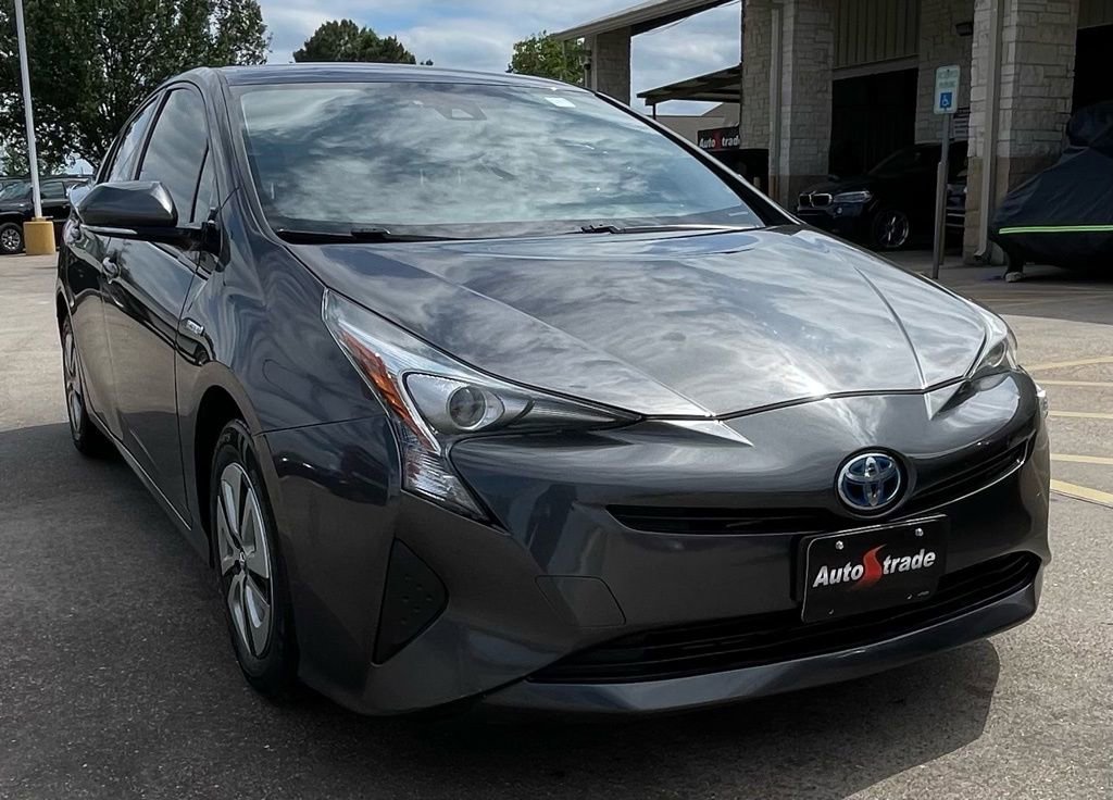 Used 2017 Toyota Prius Four FWD image 3