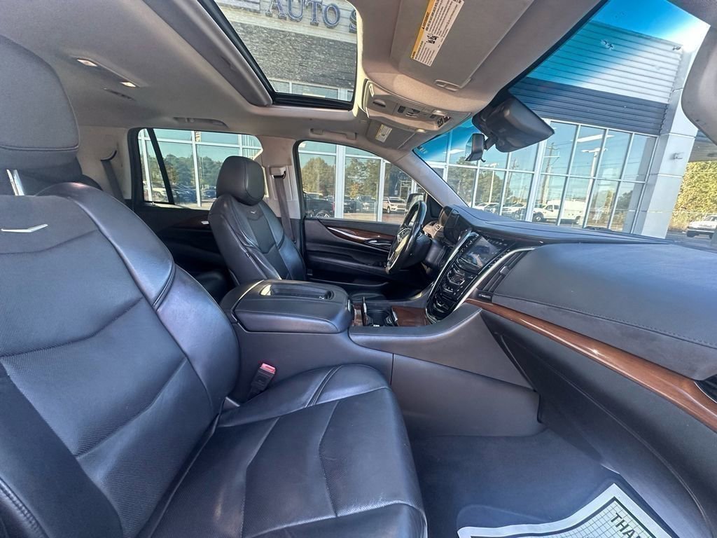 Used 2020 Cadillac Escalade Luxury image 12