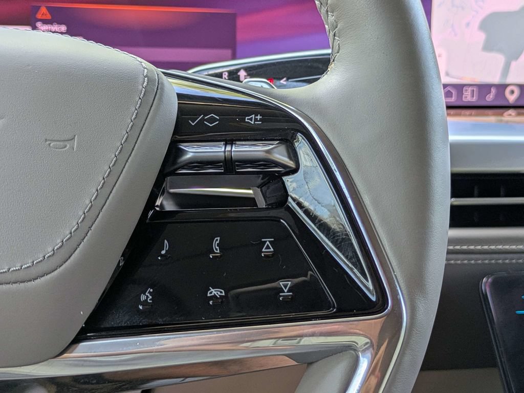 Certified 2025 Cadillac Escalade Sport Platinum w/ LPO, Floor Liner Package AWD/4WD image 32