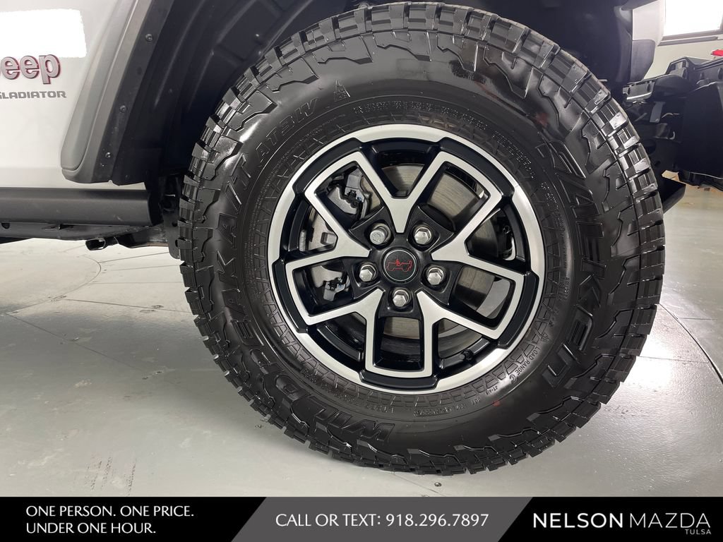 Used 2025 Jeep Gladiator Rubicon AWD/4WD image 14