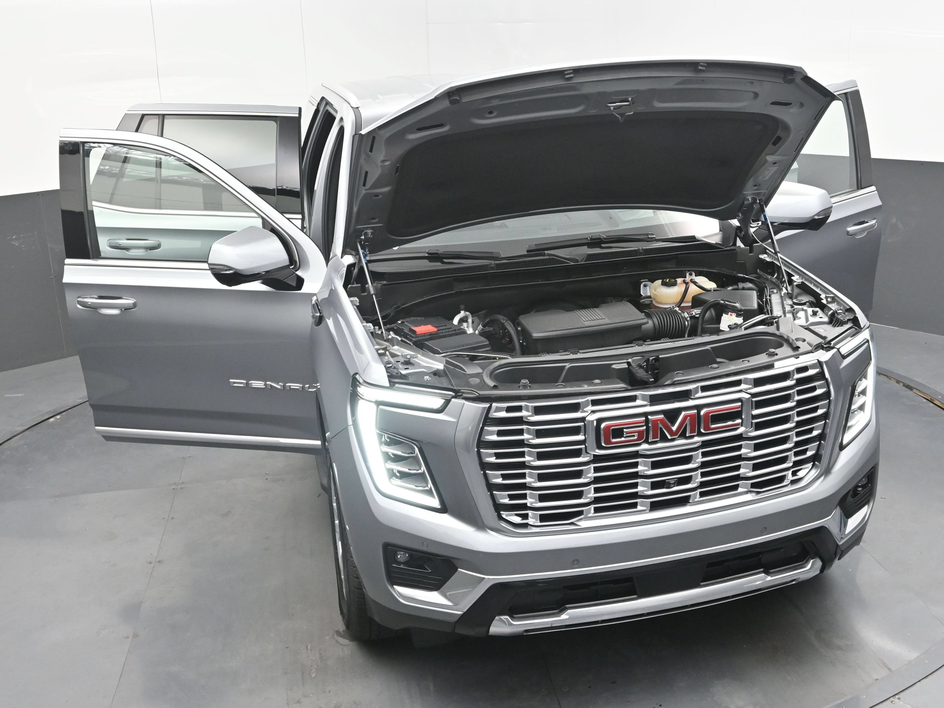 Used 2025 GMC Yukon Denali RWD image 46