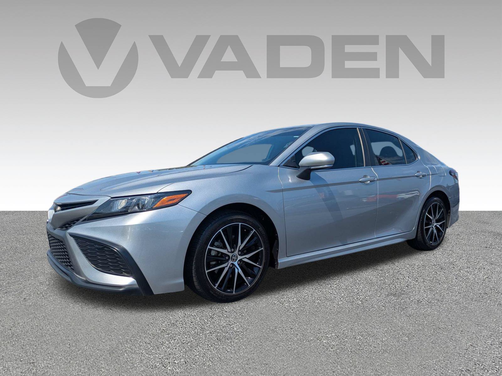 Used 2024 Toyota Camry SE FWD image 2