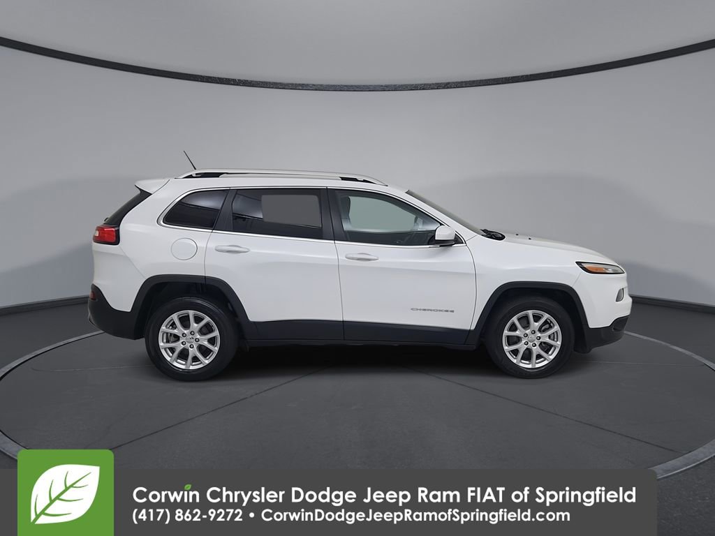 Used 2018 Jeep Cherokee Latitude w/ Cold Weather Group image 17