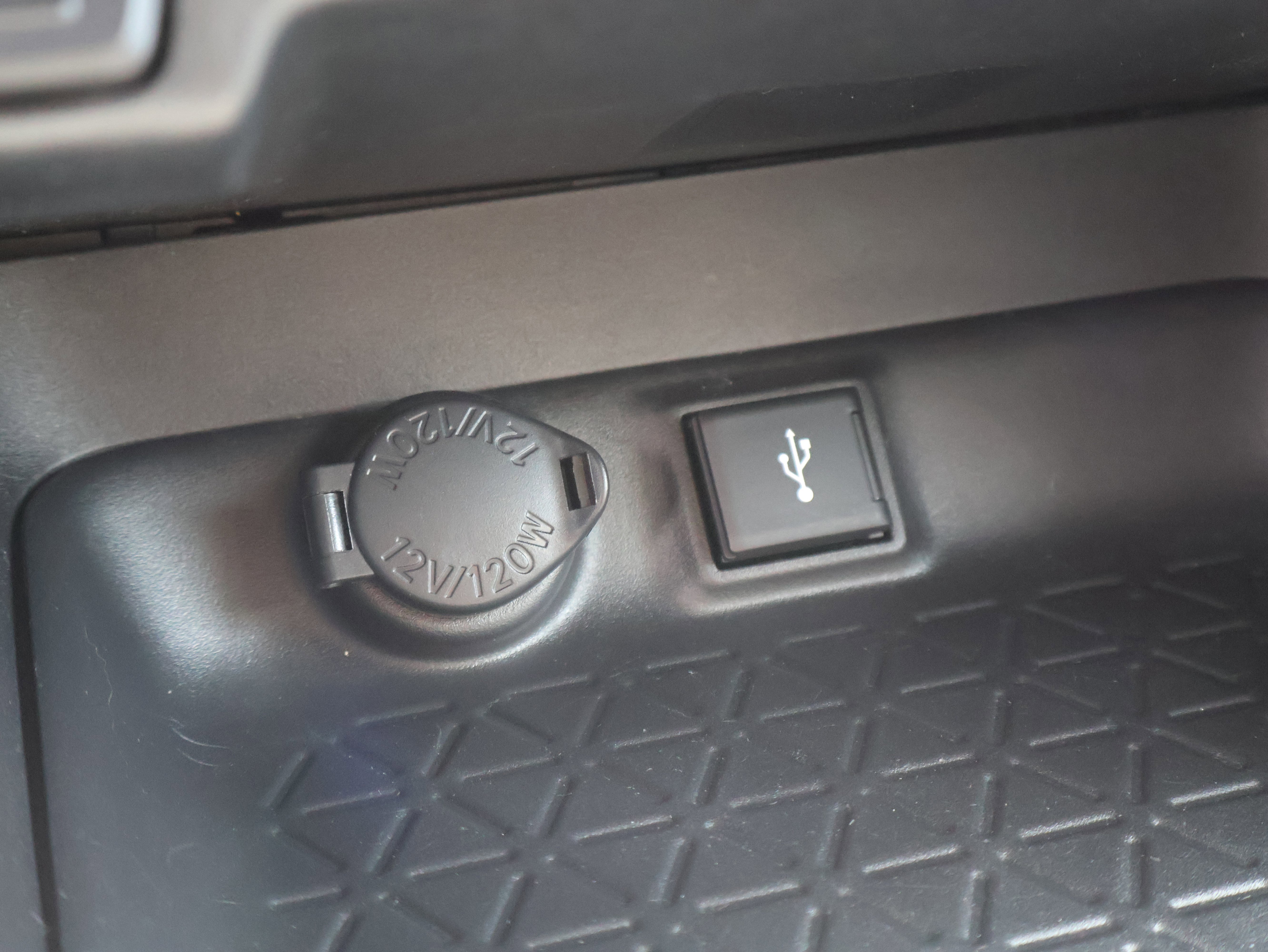 Used 2022 Toyota RAV4 XLE AWD/4WD image 26
