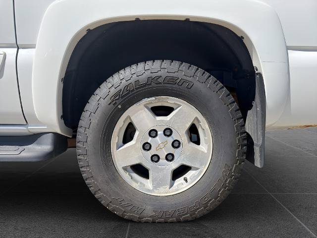 Used 2006 Chevrolet Suburban LT w/ Preferred Equipment Group AWD/4WD image 27