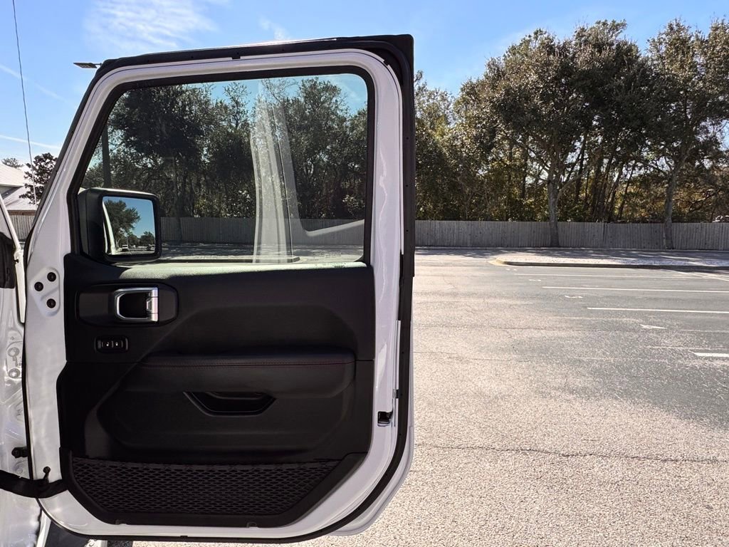 Used 2022 Jeep Wrangler Unlimited Rubicon image 32