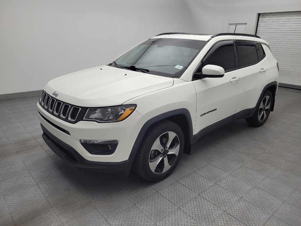Used 2017 Jeep Compass Latitude w/ Popular Equipment Group FWD image 2