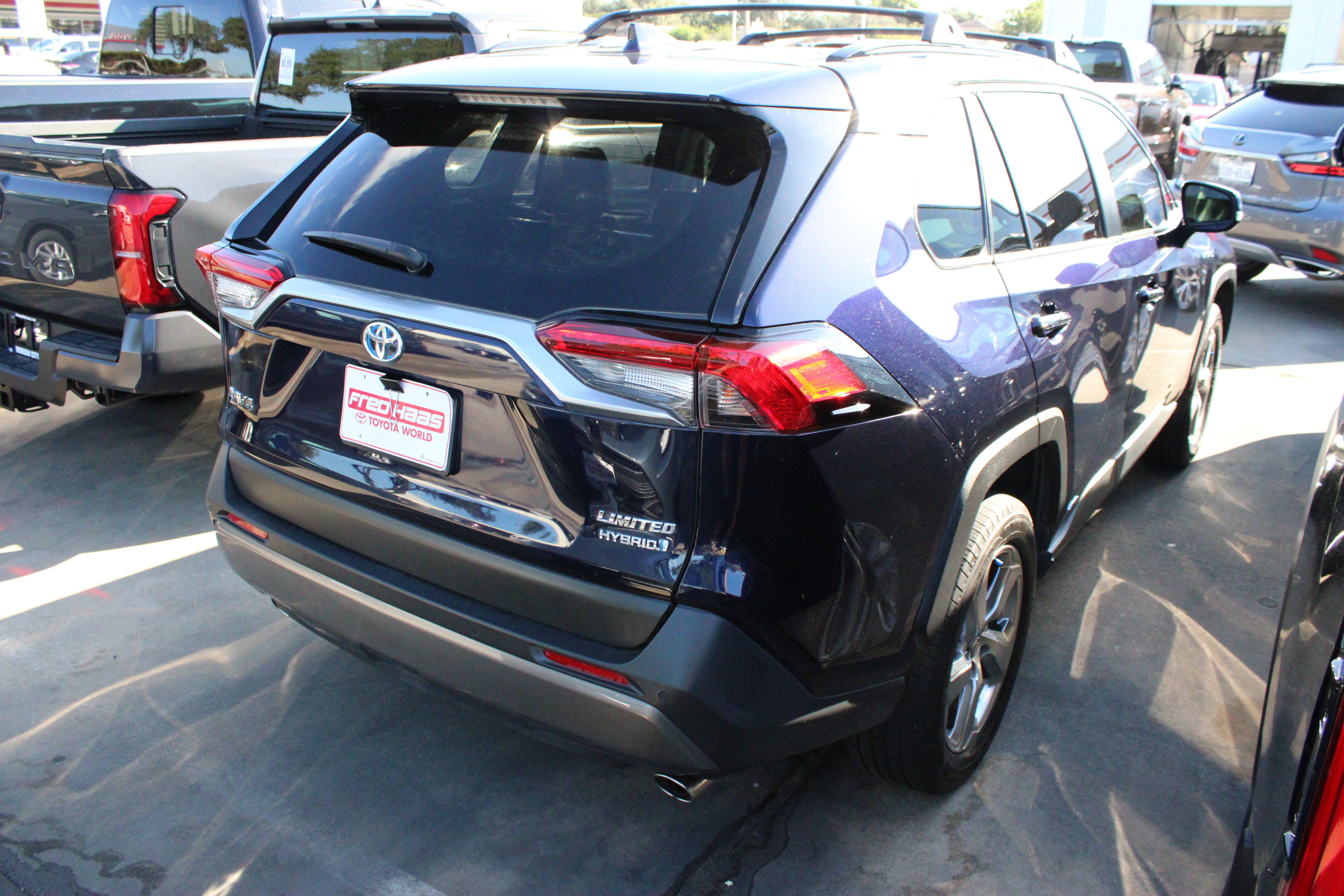 Used 2020 Toyota RAV4 Limited AWD/4WD image 10
