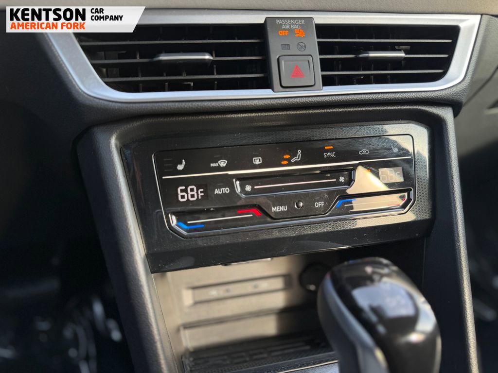 Used 2025 Volkswagen Taos SE image 29