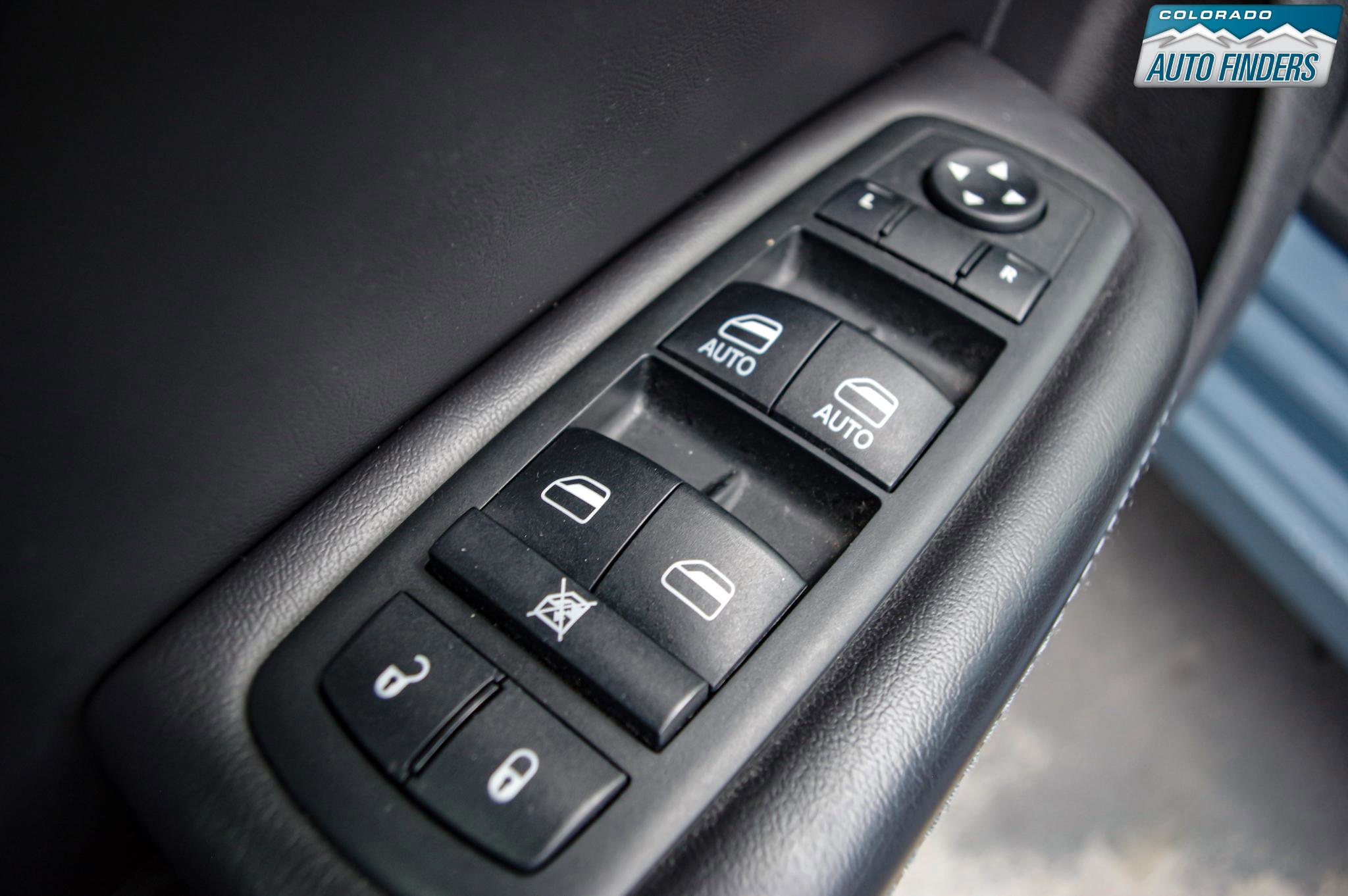 Used 2015 Chrysler 200 S w/ Comfort Group image 11