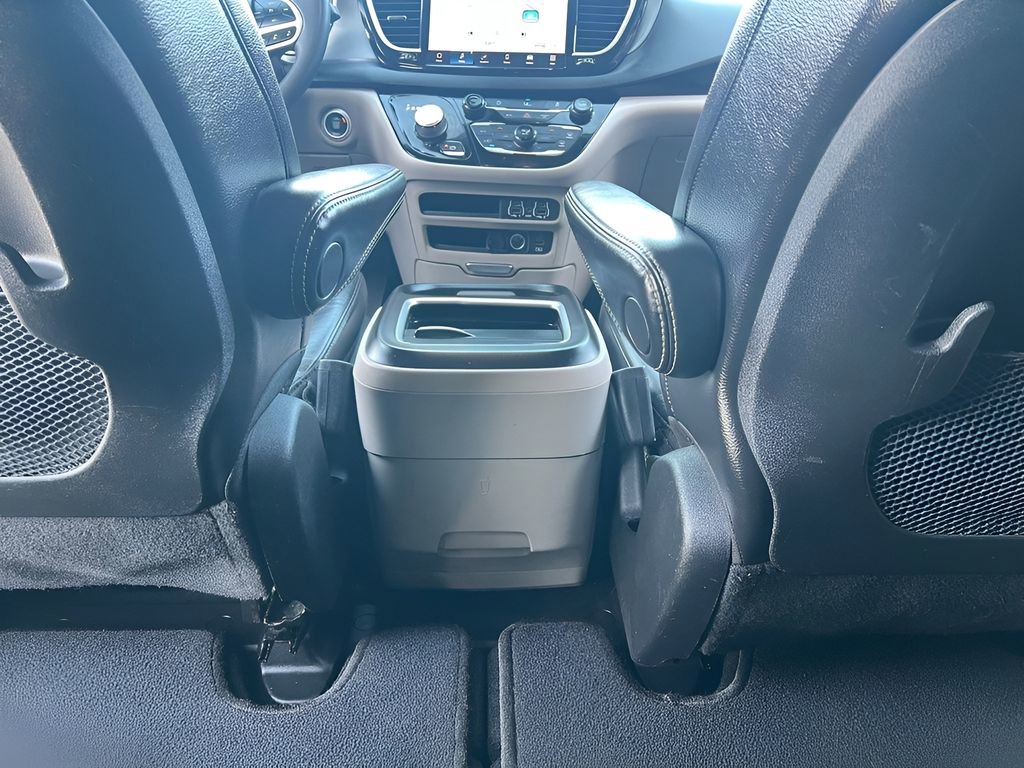 Used 2022 Chrysler Pacifica Touring-L image 22