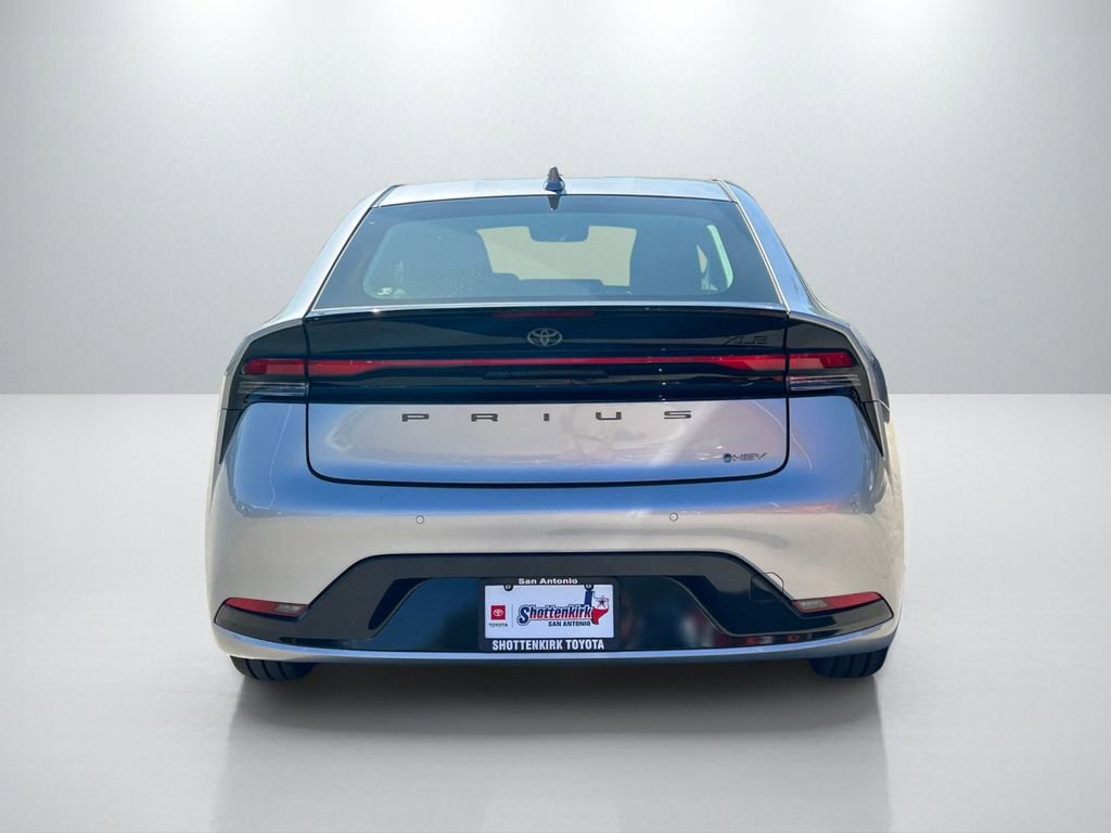 Used 2025 Toyota Prius XLE image 6
