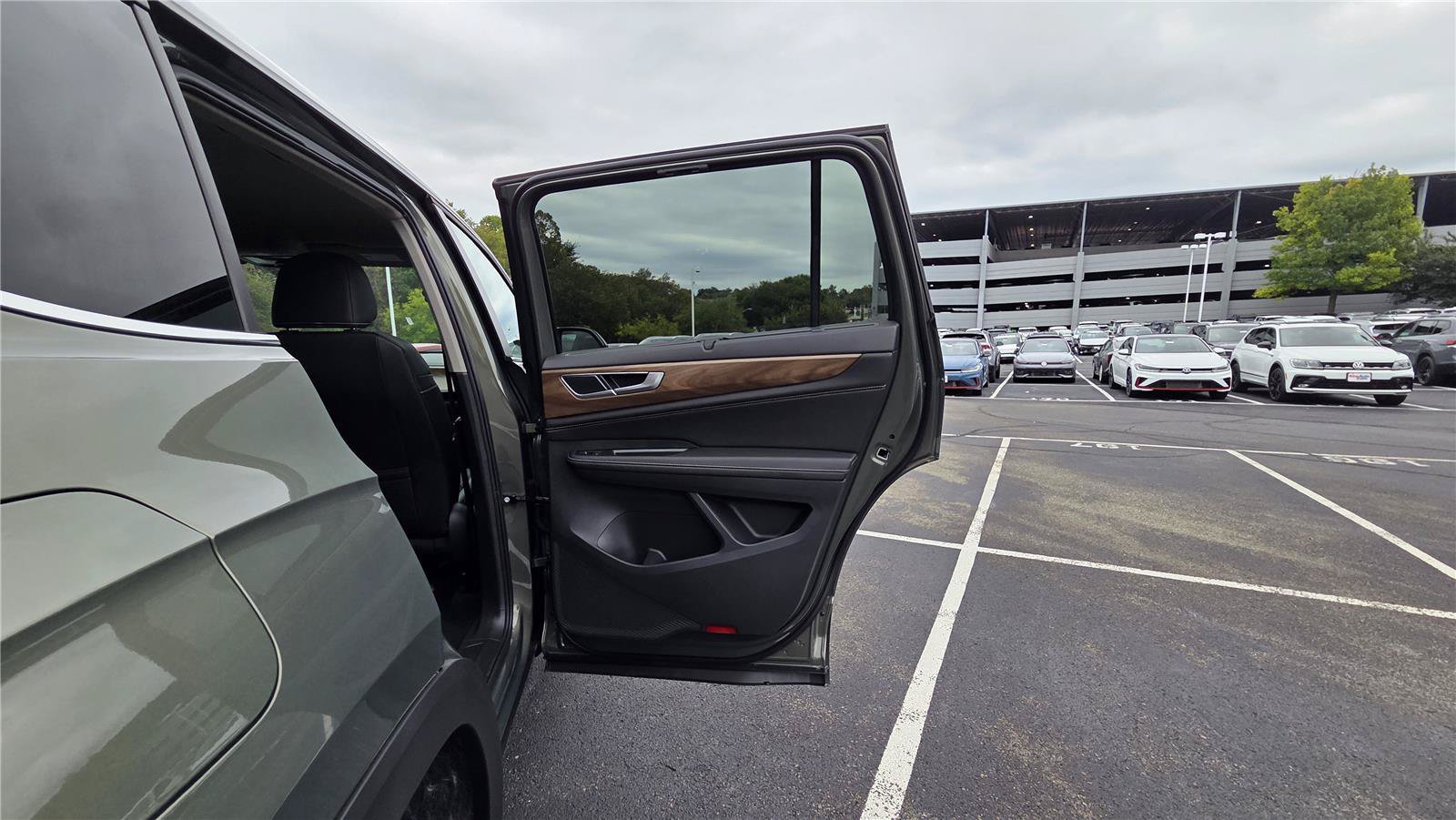New 2026 Volkswagen Atlas SE AWD/4WD image 32