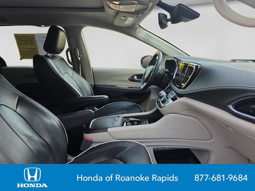 Used 2023 Chrysler Pacifica Limited FWD image 17