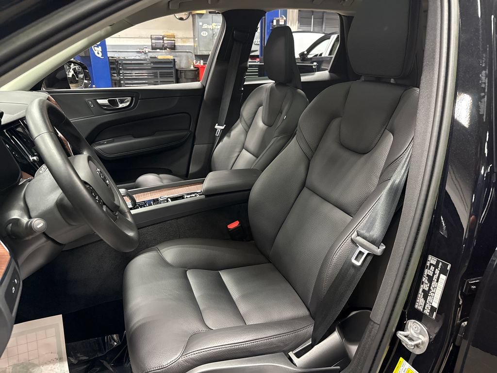 Used 2023 Volvo XC60 T8 Plus w/ Climate Package AWD/4WD image 9