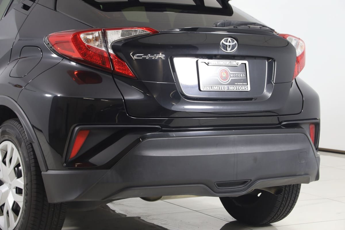 Used 2021 Toyota C-HR LE FWD image 19