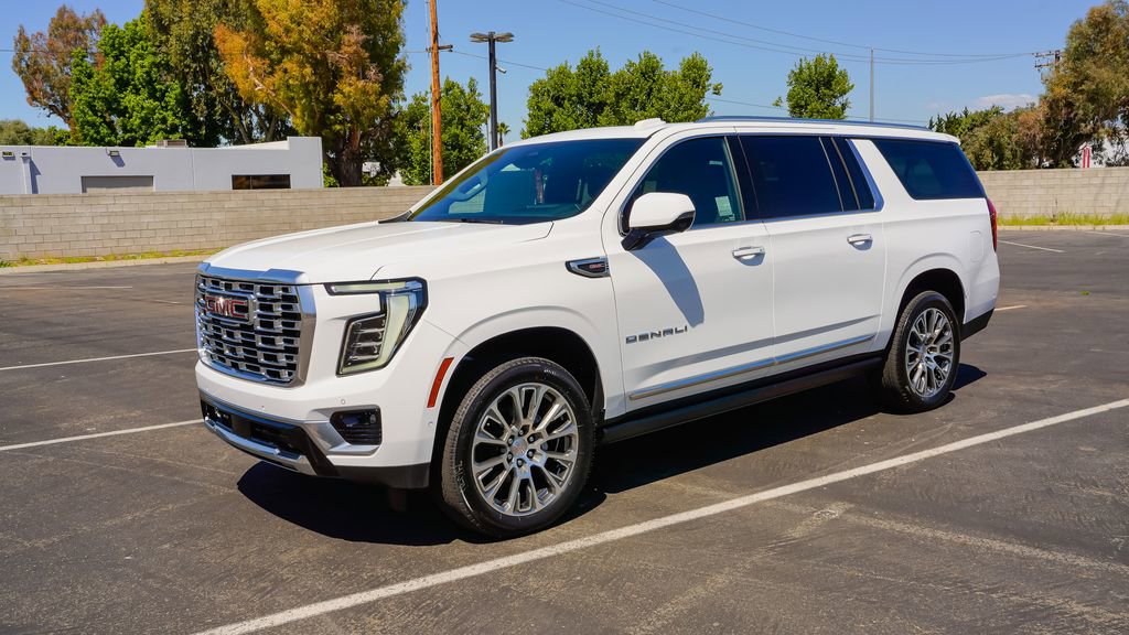 New 2026 GMC Yukon XL Denali w/ Denali Reserve Package AWD/4WD image 3