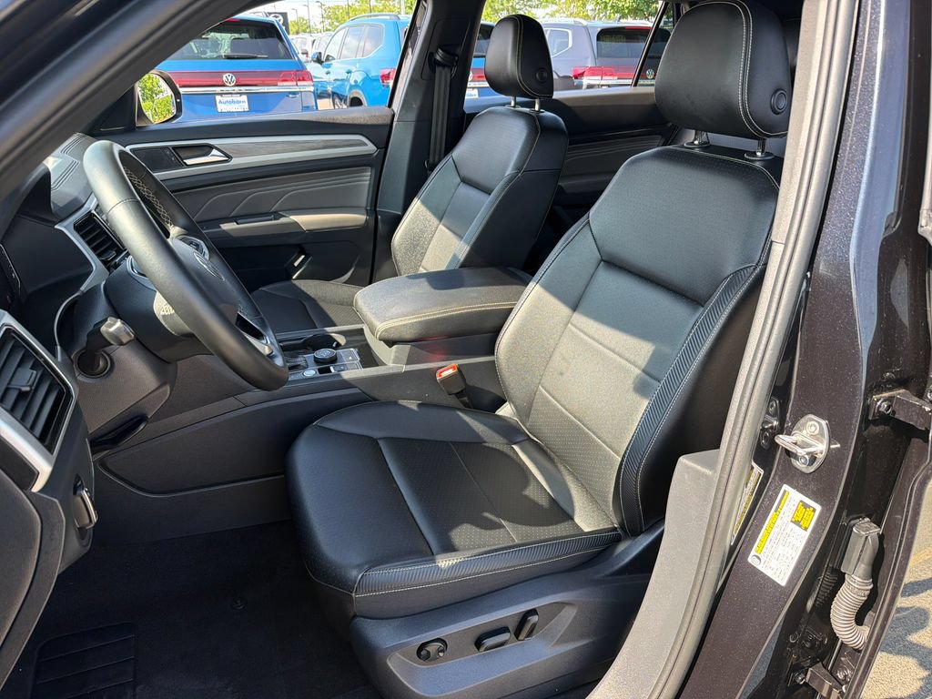 Certified 2023 Volkswagen Atlas Cross Sport SE w/ Black Wheel Package AWD/4WD image 7