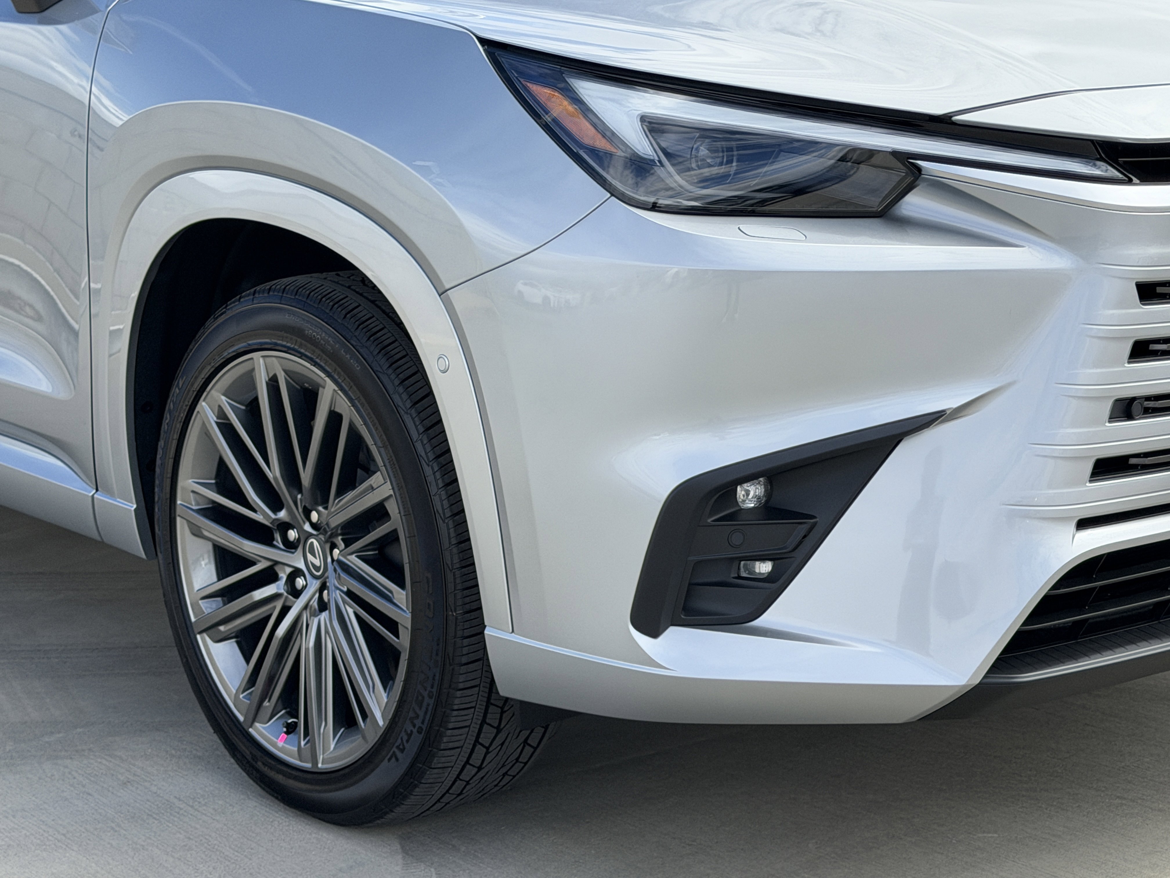 New 2026 Lexus TX 550h AWD Plug-In Hybrid image 4