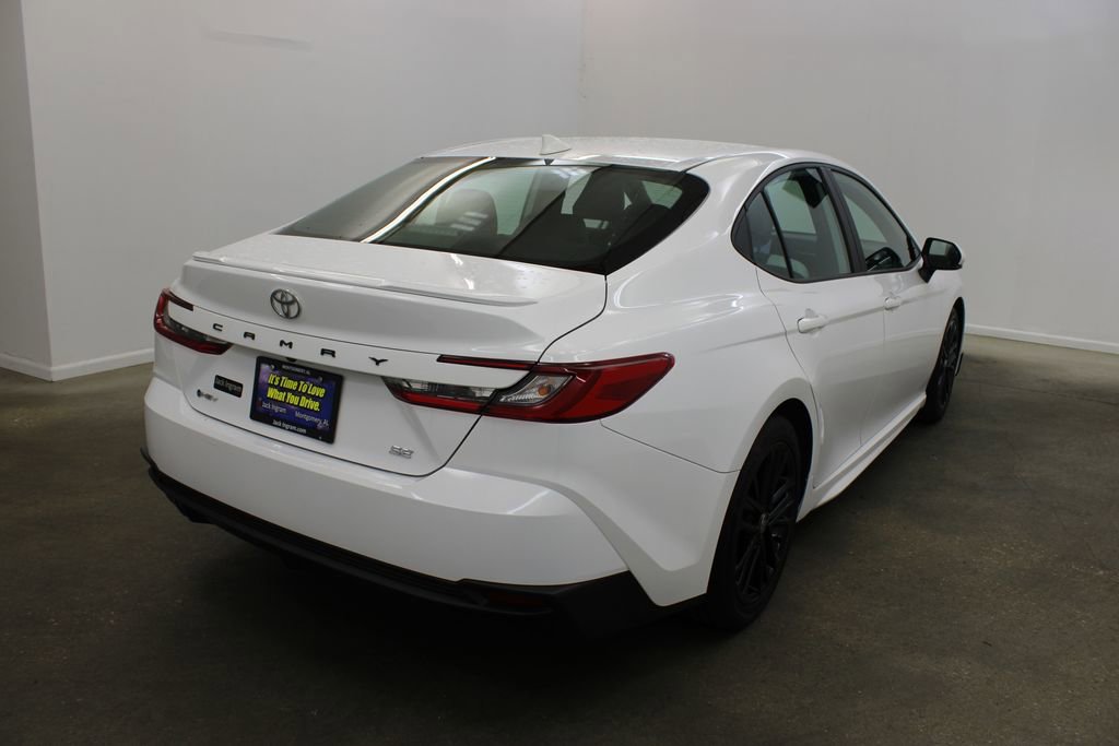 Used 2025 Toyota Camry SE FWD image 5