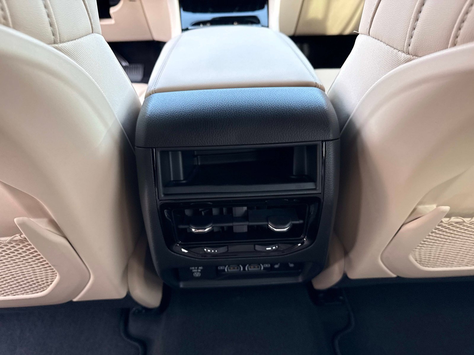New 2025 Jeep Grand Cherokee Limited AWD/4WD image 17
