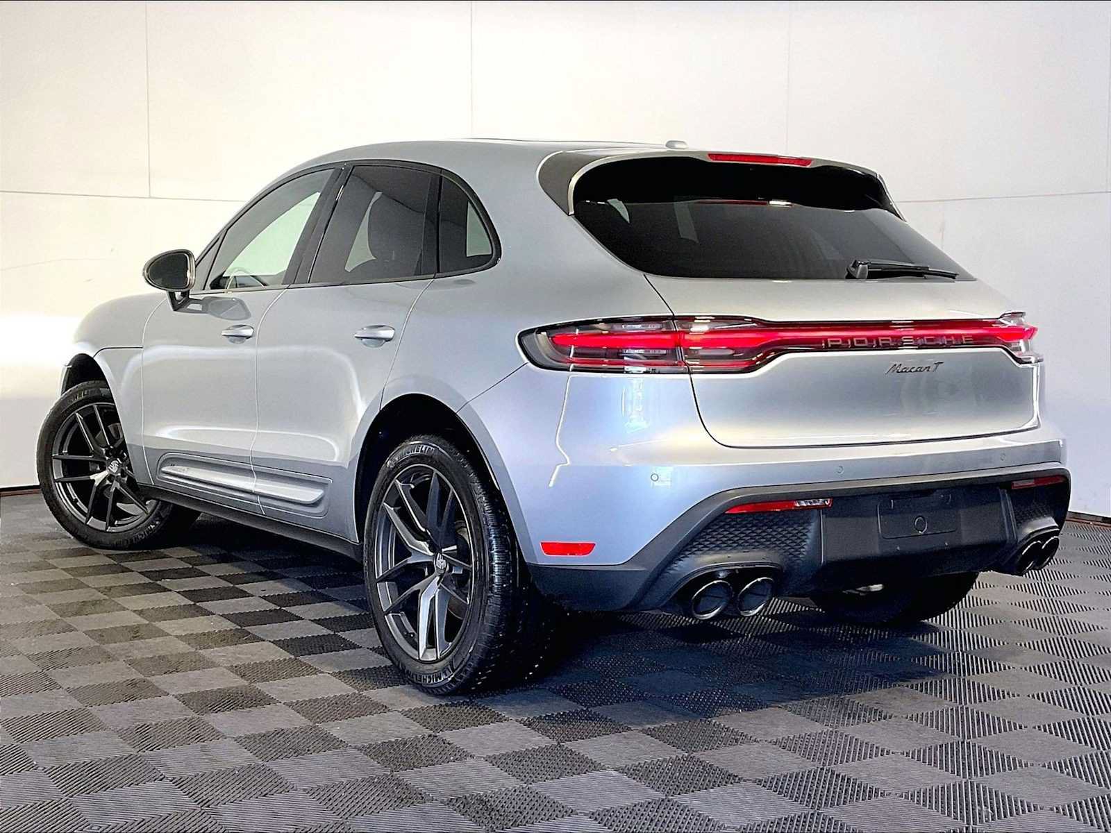 Certified 2023 Porsche Macan AWD/4WD image 3