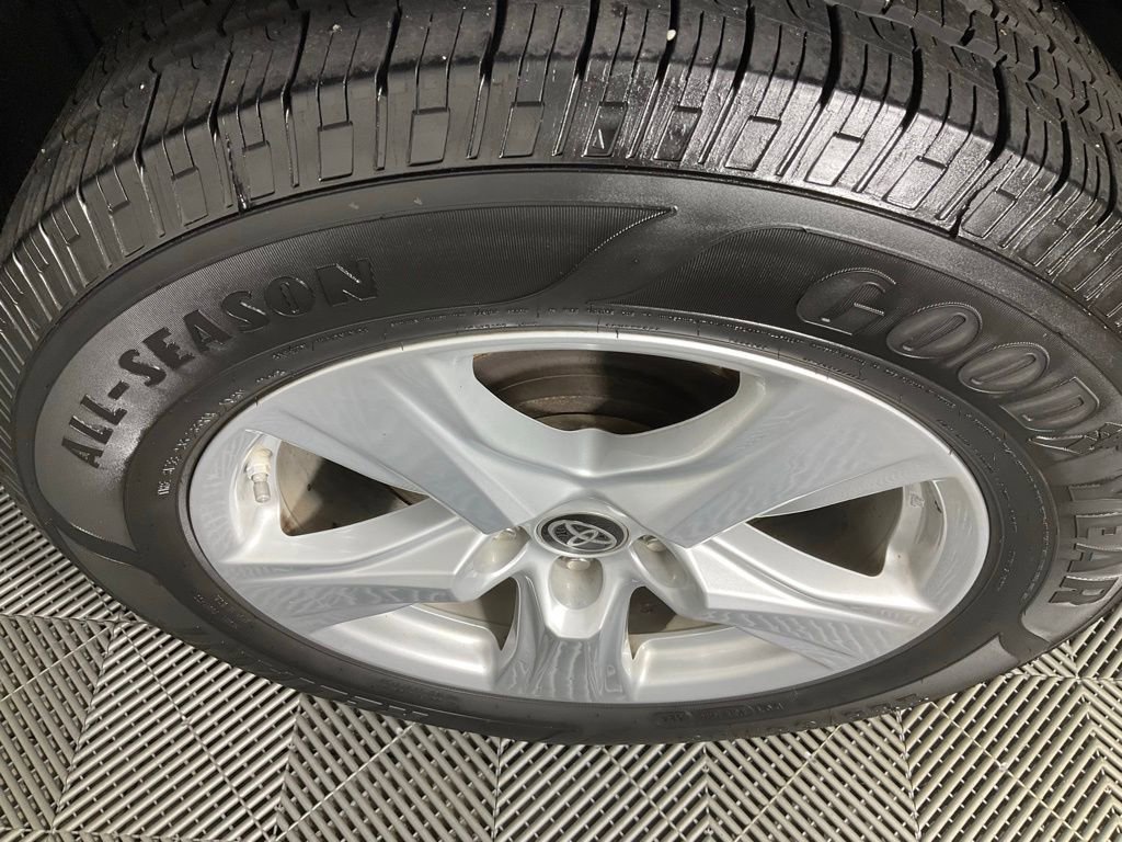 Used 2021 Toyota Highlander LE image 7