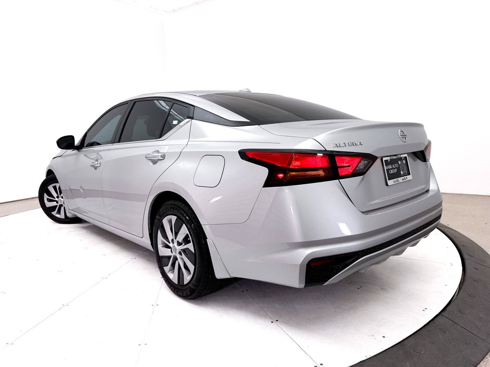 Used 2020 Nissan Altima 2.5 S FWD image 2