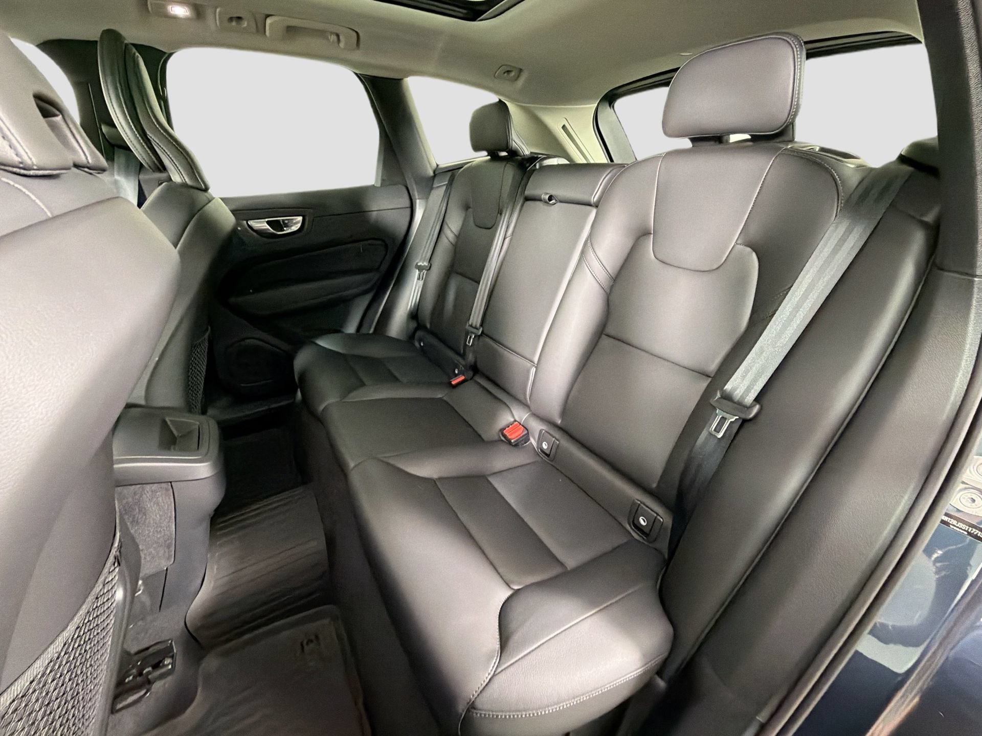 Certified 2025 Volvo XC60 B5 Core AWD/4WD image 25