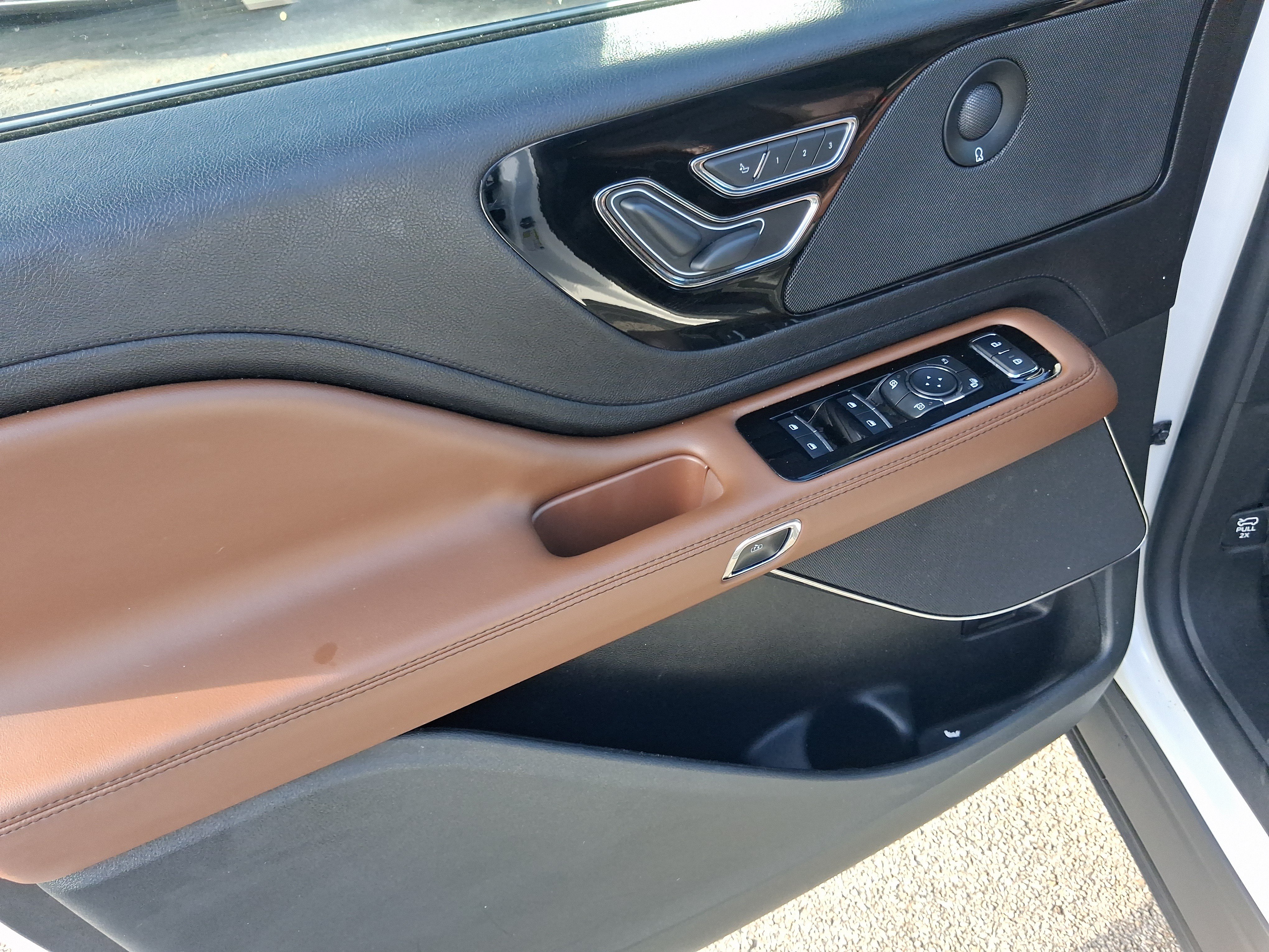 Certified 2023 Lincoln Aviator Reserve w/ Jet Package RWD image 14
