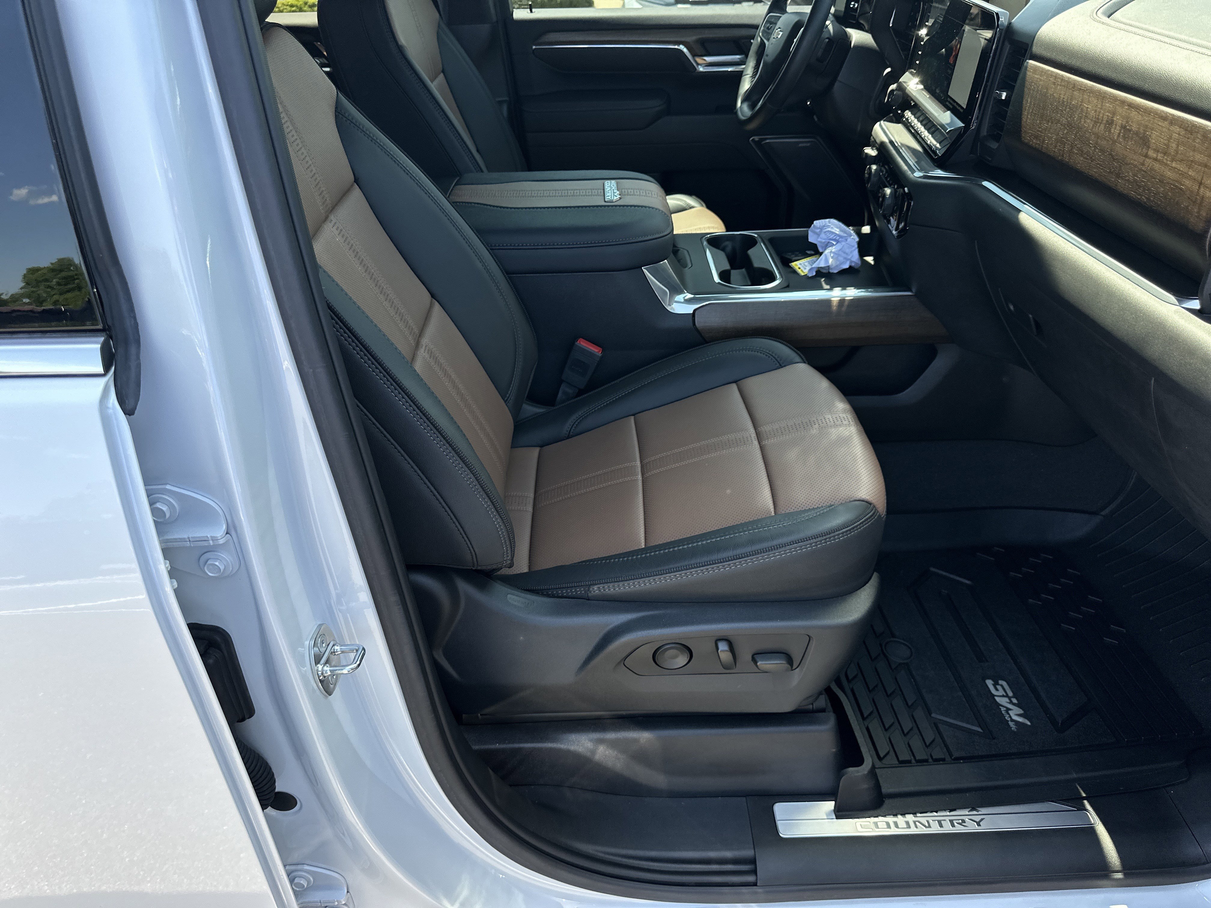 Certified 2024 Chevrolet Silverado 2500 High Country w/ High Country Premium Package AWD/4WD image 14