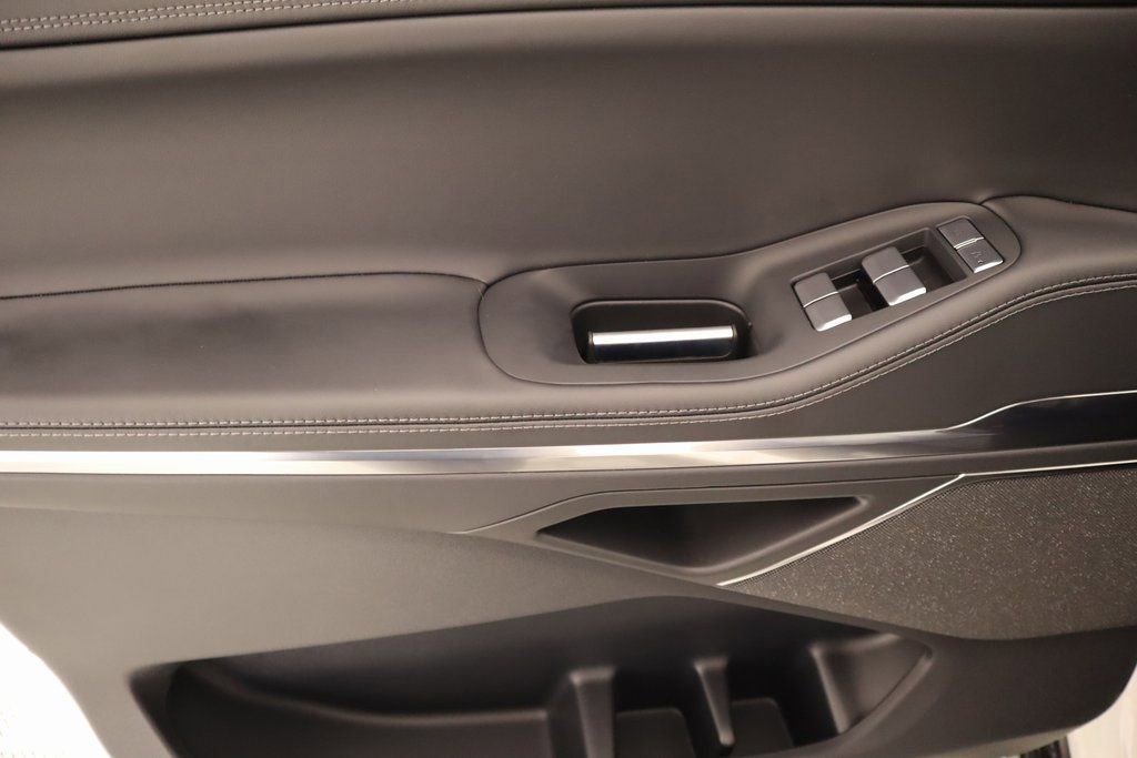 New 2025 Lincoln Navigator Reserve w/ Jet Appearance Package AWD/4WD image 17