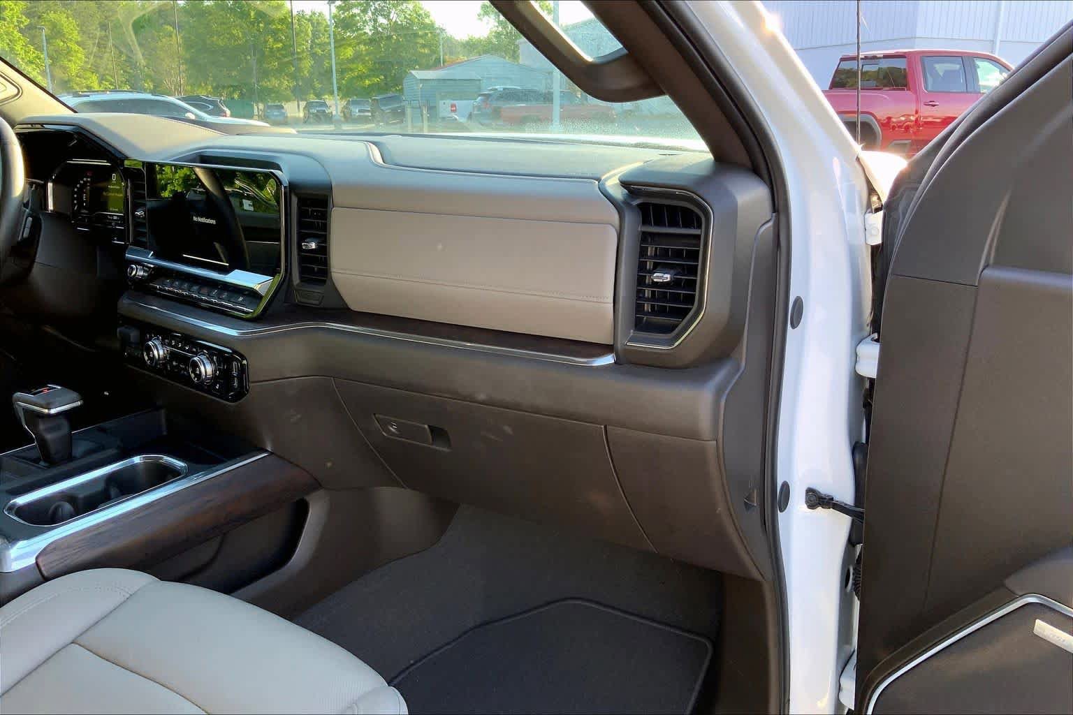 Used 2025 GMC Sierra 1500 SLT w/ SLT Premium Plus Package AWD/4WD image 18