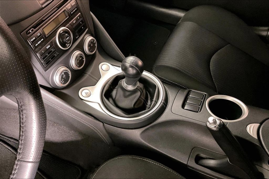 Used 2014 Nissan 370Z Coupe RWD image 18