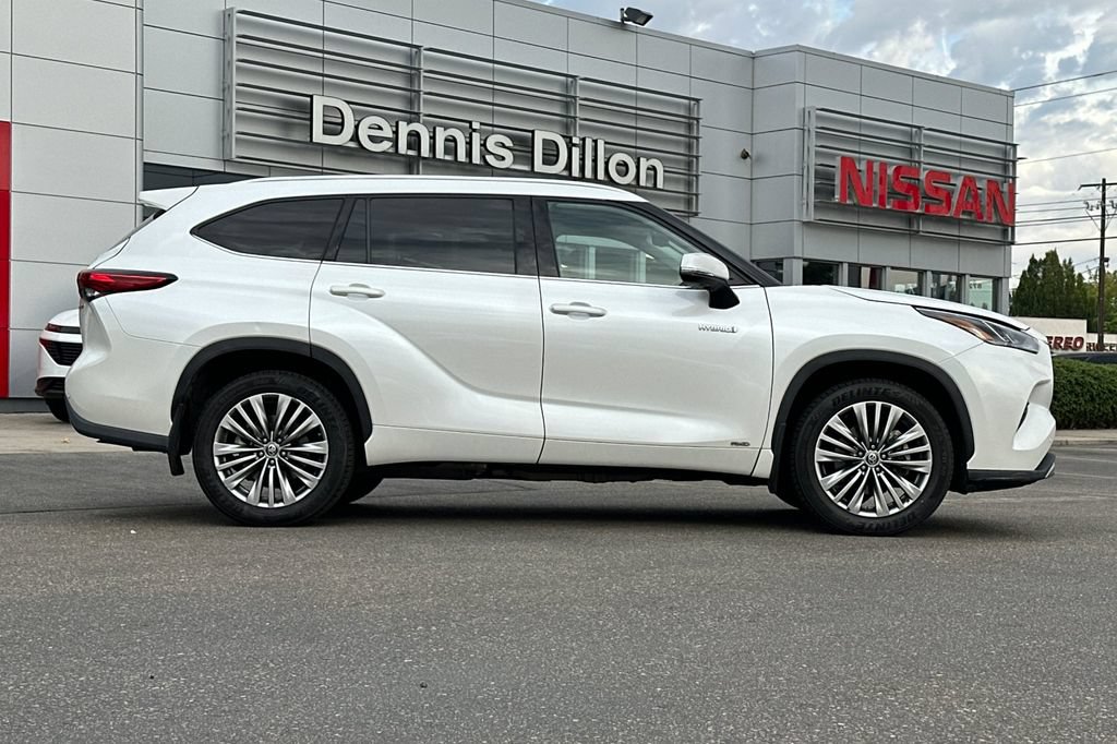 Used 2021 Toyota Highlander Platinum AWD/4WD image 3