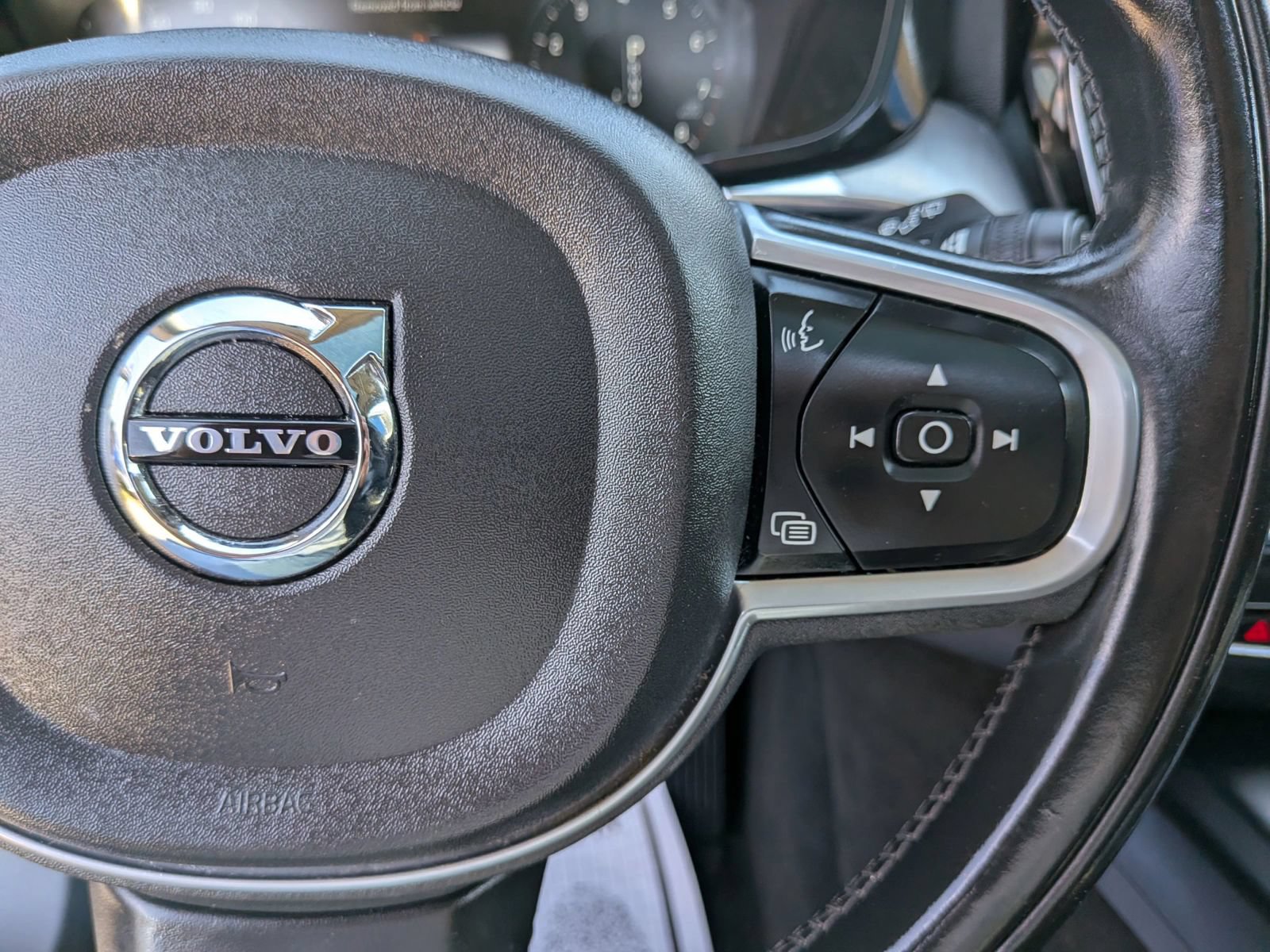 Used 2018 Volvo XC60 T6 Momentum w/ Convenience Package AWD/4WD image 54