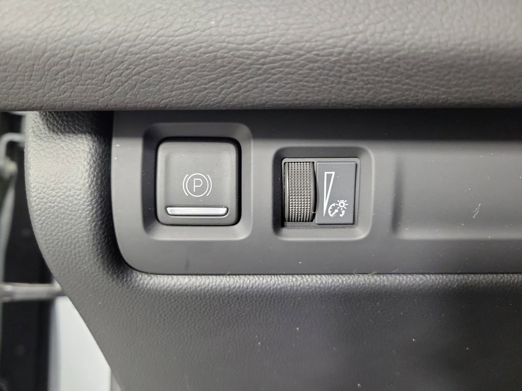 Used 2025 Cadillac XT4 Premium Luxury FWD image 29