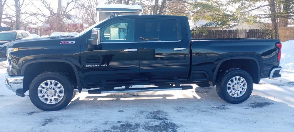 Used 2024 Chevrolet Silverado 2500 LTZ w/ LTZ Premium Package image 4