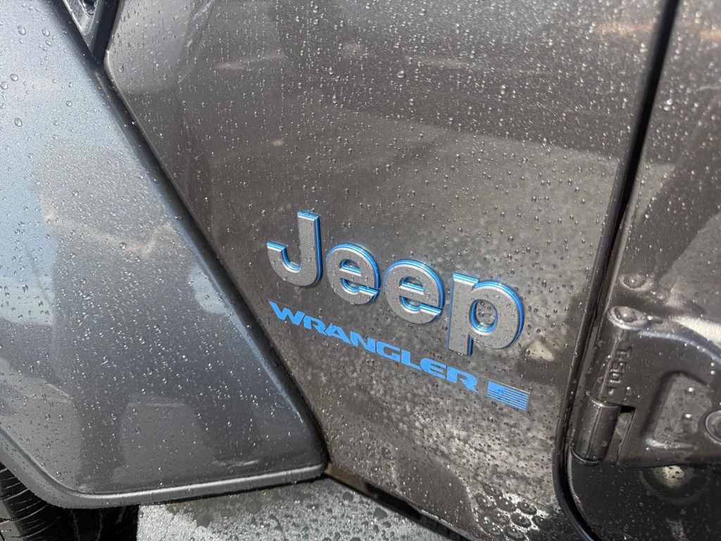 Used 2025 Jeep Wrangler Unlimited Sahara AWD/4WD image 13
