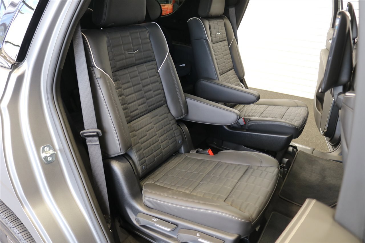 Used 2026 Cadillac Escalade V w/ LPO, Onyx Lite Package AWD/4WD image 21