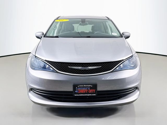 Used 2017 Chrysler Pacifica Touring image 2