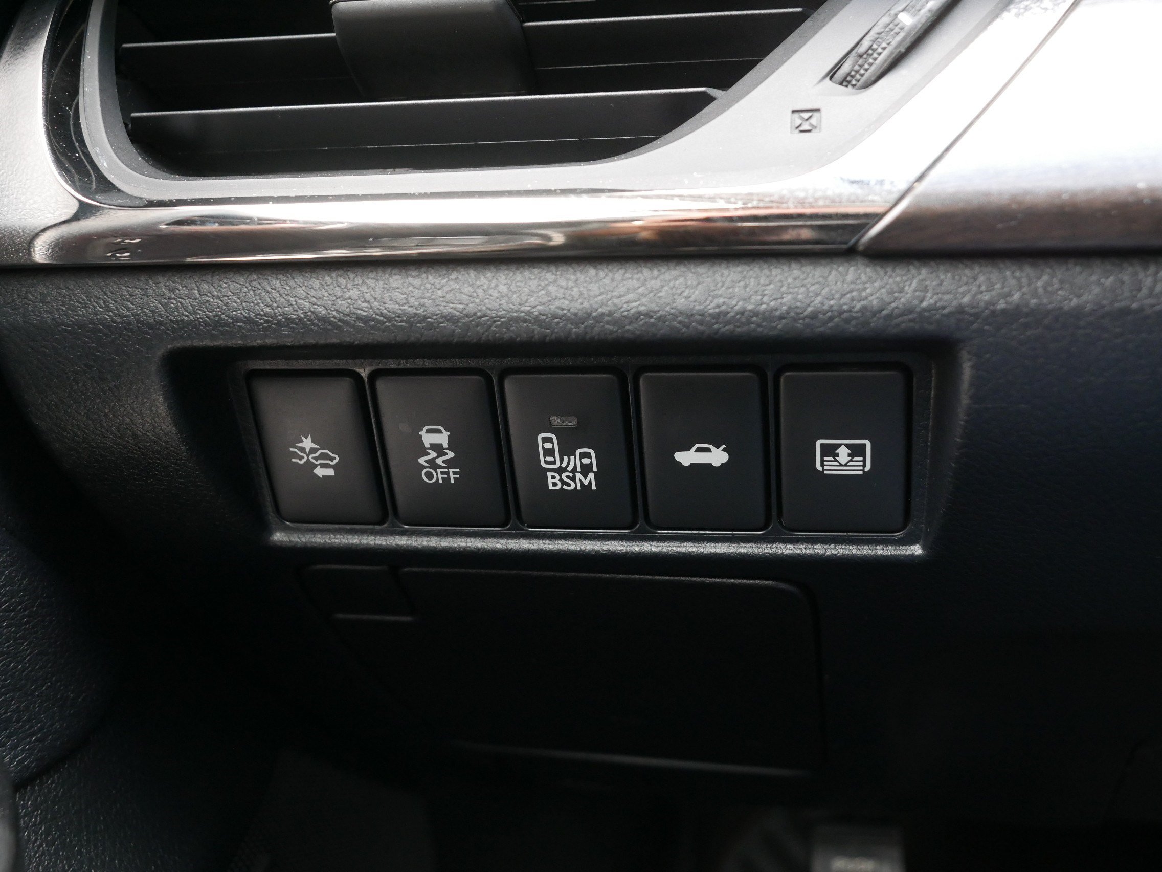 Used 2016 Toyota Avalon Limited w/ Toyota Safety Sense Package FWD image 26