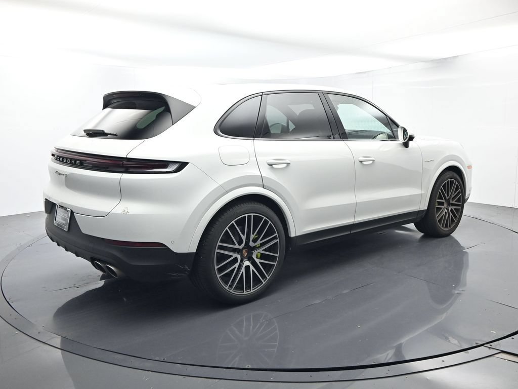 Certified 2025 Porsche Cayenne S AWD/4WD image 15