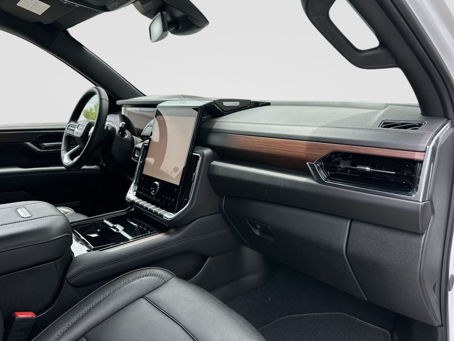 Certified 2025 GMC Yukon XL Denali AWD/4WD image 28
