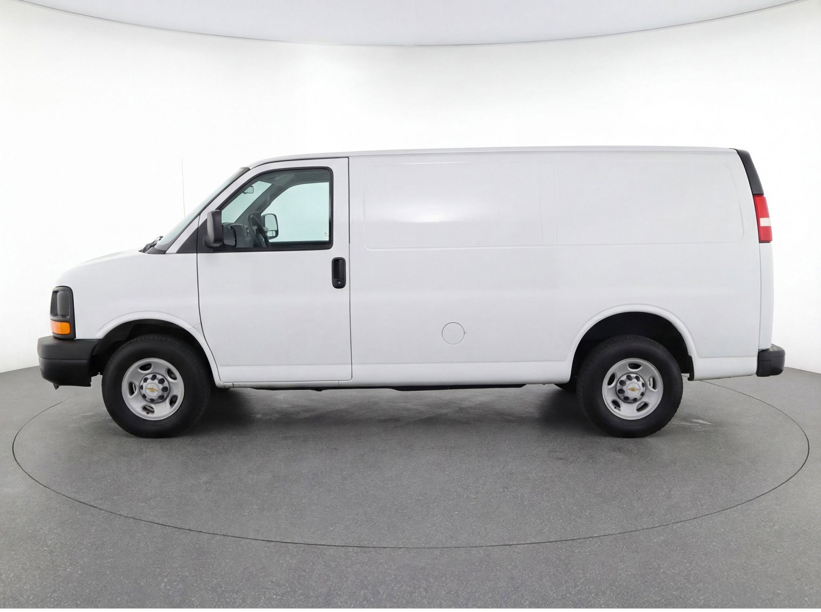 Used 2025 Chevrolet Express 3500 LT w/ LT Preferred Equipment Group RWD image 5