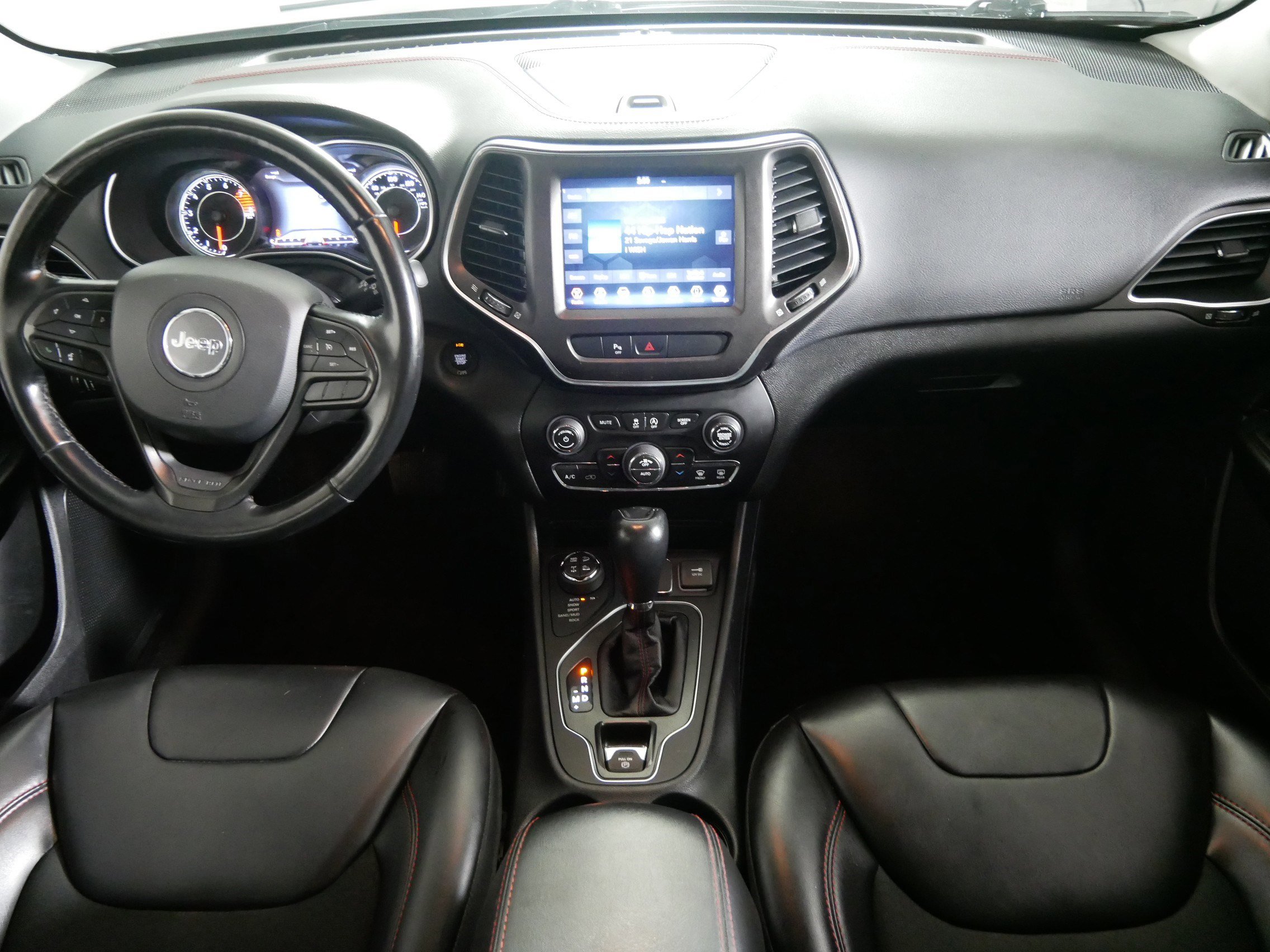 Used 2021 Jeep Cherokee Trailhawk w/ Trailer Tow Group image 10