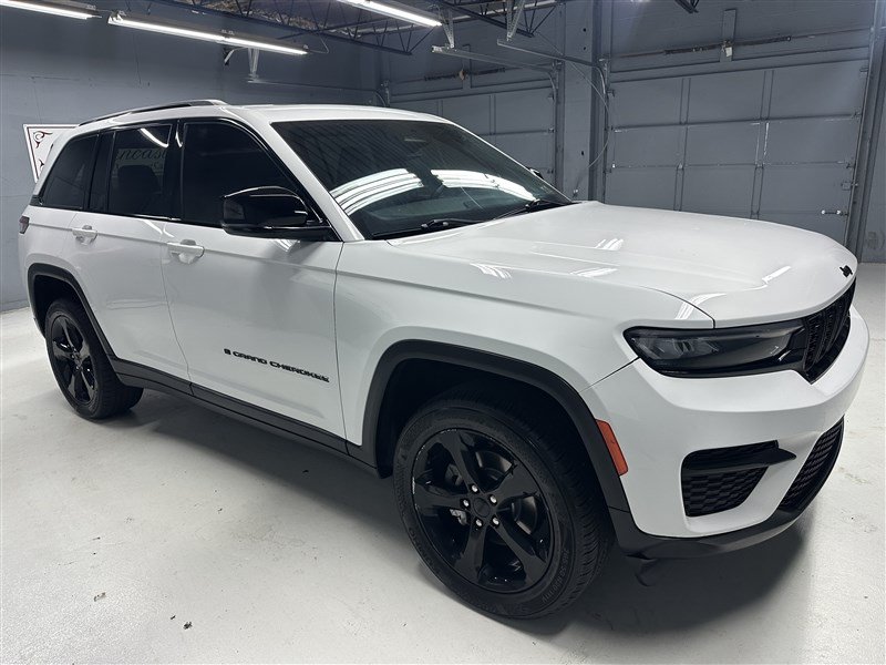 Used 2022 Jeep Grand Cherokee Altitude AWD/4WD image 9