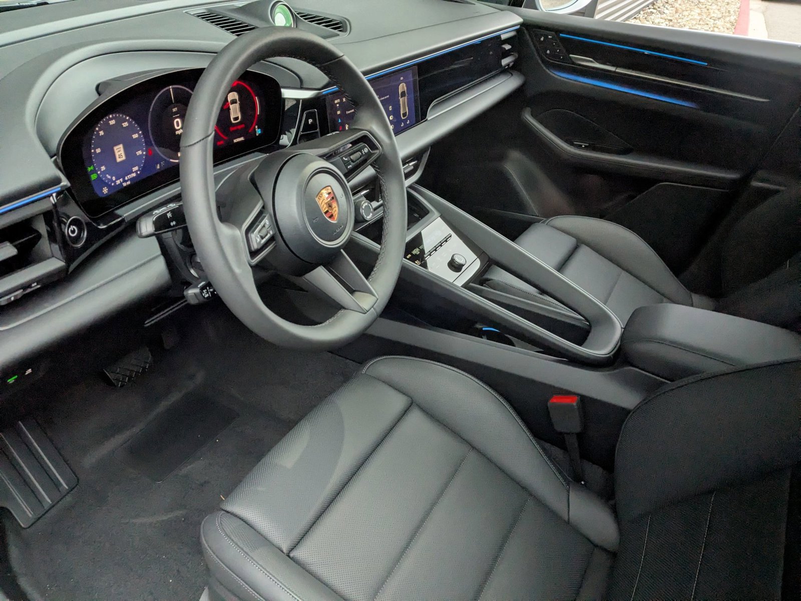 New 2025 Porsche Macan 4 Electric image 4