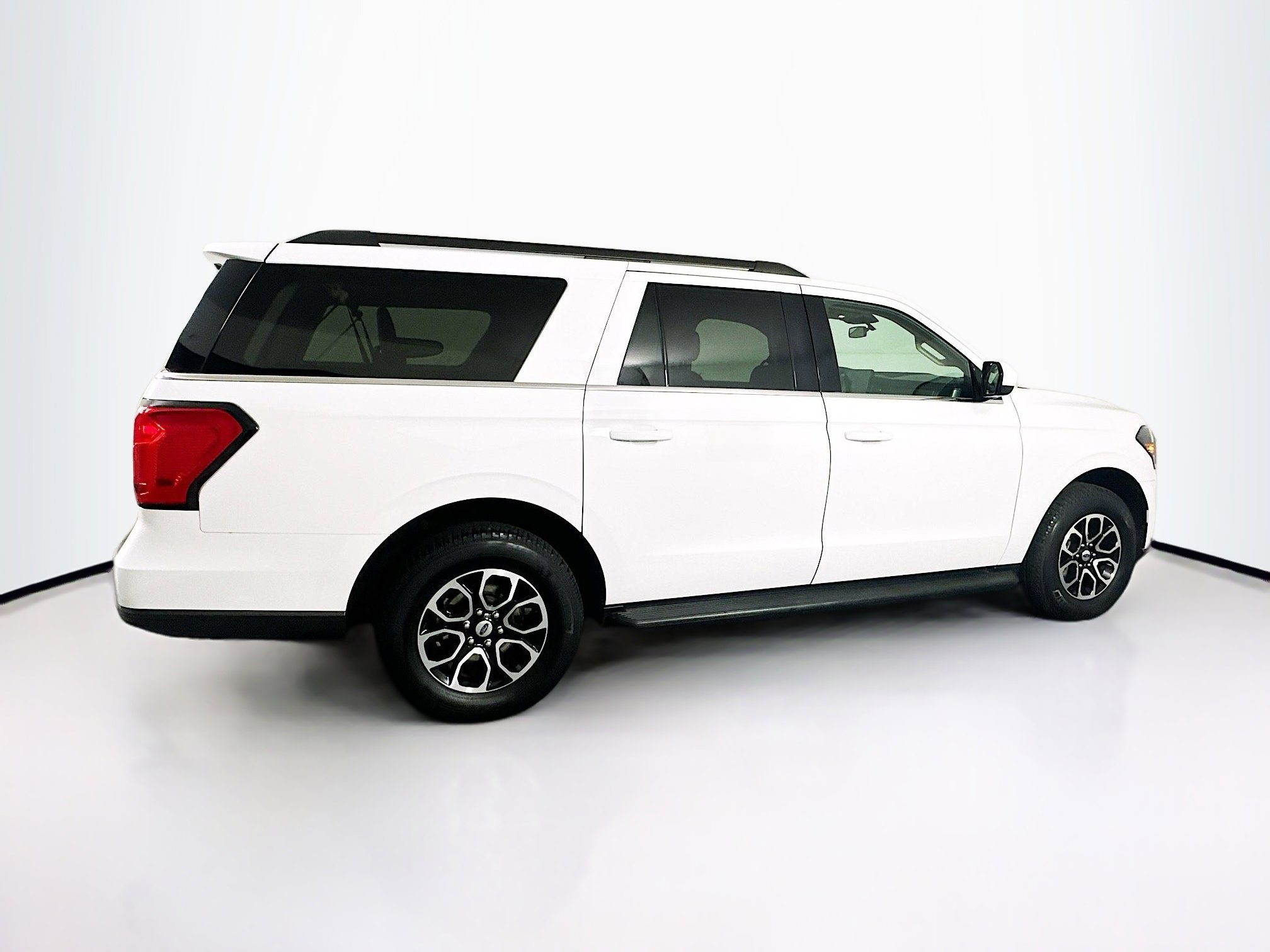 Used 2024 Ford Expedition Max XLT image 10