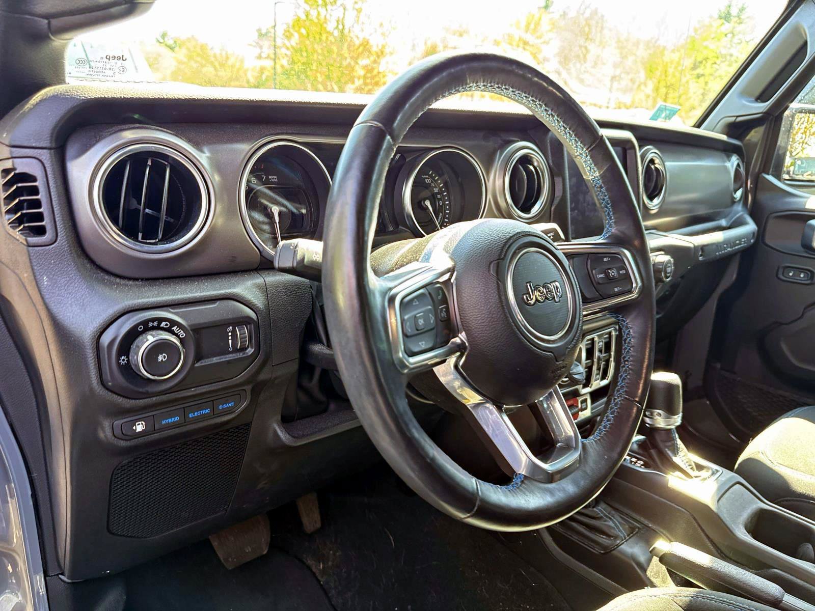 Used 2023 Jeep Wrangler Unlimited Rubicon 4xe w/ Cold Weather Group AWD/4WD image 9